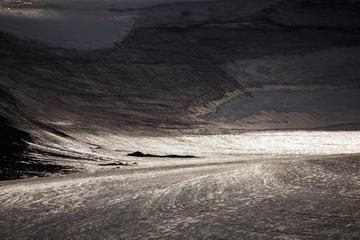 Full-Day Photographic Tour of Sarkofagen and Longyearbreen