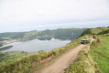 Small-Group Jeep Tour of Lagoa do Fogo from Ponta Delgada