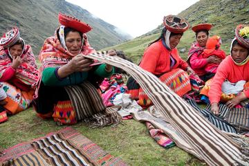 Ollantaytambo Discovery Tour - The Art of Peruvian Weaving