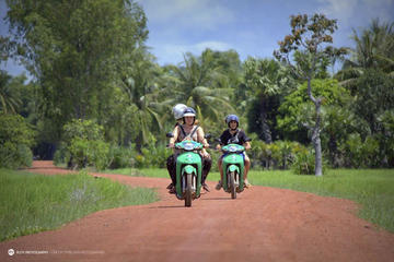 Siem Reap Motorbike Tour: An Ancient Pagoda in the Countryside