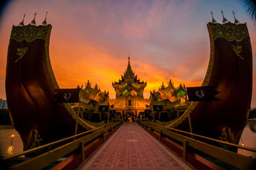Culture Show at Karaweik Palace Yangon with International Buffet Dinner