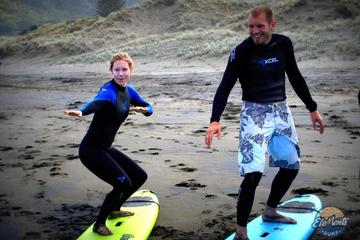 Private Tour: Full-Day Surf Lesson and Lunch at Piha Beach from Auckland