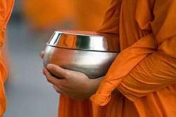 Alms and Wat Phra That Doi Suthep Private Chiang Mai Tour