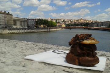 Private: Lyon Food Walking Tour of the Old Lyon and Halles Bocuse with Tasting