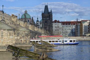 2-Hour Cruise with Dinner in Prague