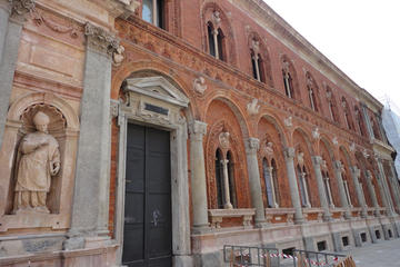 Discovering Piazza Santo Stefano
