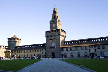 Tour sforzesco a Milano