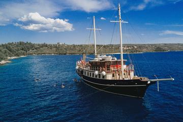 Full-Day Brac and Solta Island Cruise from Split with Lunch
