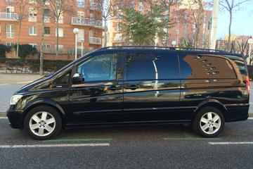 Private Arrival Transfer by Luxury Vehicle in Barcelona