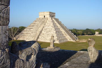 Chichen Itza Day Trip with Breakfast, Lunch, Cenote Swim and Valladolid from Cancun