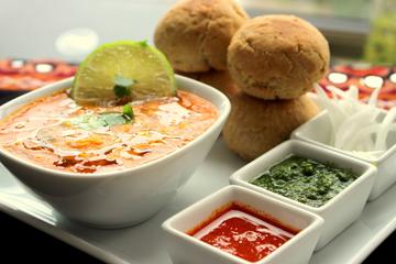 2 Hour Excursion: Learn Authentic Rajasthani Dal-Bati Food in Udaipur With Meal