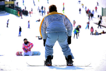 Private Day Trip to Nanshan Ski Resort with Hot Pot Lunch
