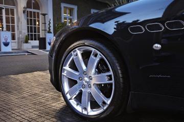 Private Arrival Transfer: Bologna Airport to Hotel