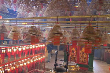 Walking Tour: Central and Sheung Wan Exploration in Hong Kong
