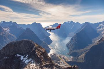 Milford Sound Tour with Flight, Cruise and Jet Boat Adventure from Queenstown