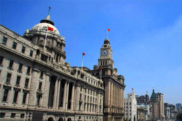 Private Shanghai Day Tour Including the Bund Yu Garden Old Town Market and Shanghai Museum
