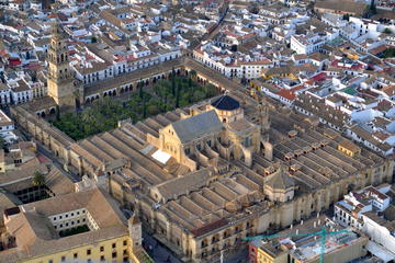 Mosque Cathedral and Cordoba Half Day Tour with Tapas