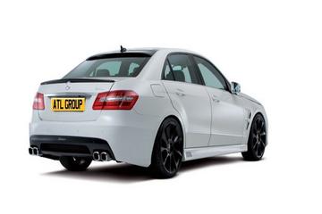Private Arrival Transfer Connection Gatwick Airport to Heathrow Airport for Up to 3 Passengers