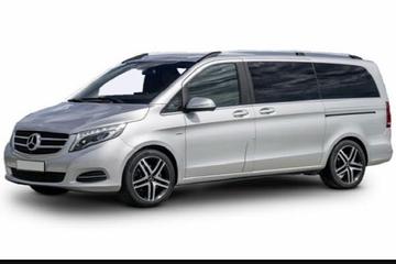 Private Arrival Transfer: Heathrow to Central London for Up to 8 Passengers
