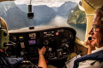 Full-Day Luxury Milford Sound Tour by Coach and Cruise and Aeroplane from Queenstown