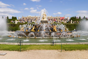 4 hour Skip the Line Versailles Tour including Castle & Garden Musical Water Show