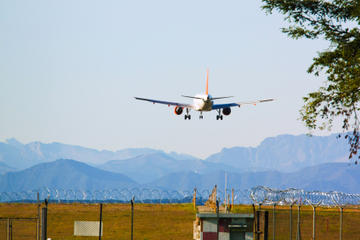Shared Arrival Transfer: Calgary Airport to Alberta Hotels