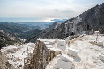 CARRARA MARBLE: discover the history of the famous white gold (from Florence)