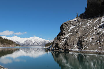 Private Arrival Transfer: Calgary International Airport to Canmore or Kananaskis Country