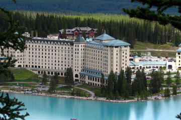 Private Arrival Transfer: Calgary International Airport to Lake Louise