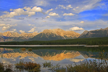 Private Departure Transfer: Canmore or Kananaskis Country to Calgary International Airport