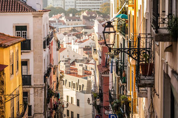 Lisbon off the beaten path: discover Mouraria with a Local