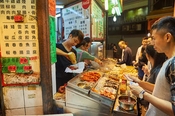Night markets & Street food: Kowloon Nightlife Experience
