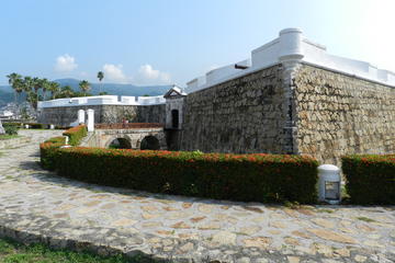Full-Day Acapulco History Tour With Fort of San Diego and Divers Show