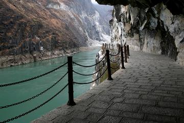 Private Highlight of Lijiang Day Trip: One Day Upper Tiger Leaping Gorge Tour with Black Dragon Pool