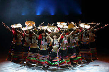 Private night tour to enjoy Dynamic Yunnan show