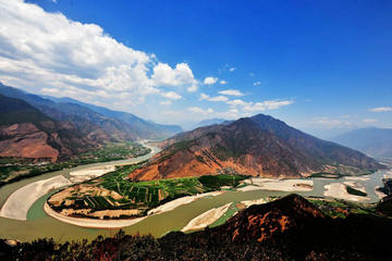 Private trip to the First Bend of the Yangtze River Ancient Town Shigu and Tiger Leaping Gorge from Lijiang