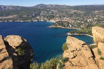 Toulon Shore Excursion: Private Day Trip to Le Castellet, Cassis and Marseille