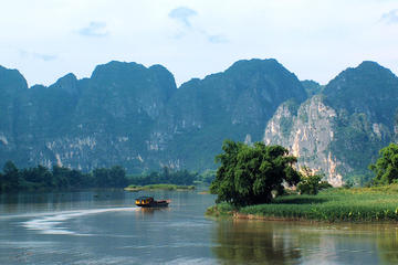 Yangshuo Old Town and Li River Cruise from Guilin