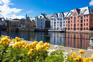 Alesund Shore Excursion: City walk