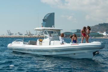Boat party: Sunbathe and swim in a exclusive boat