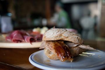 Authentic Portuguese Experience: Porto Tapas and Vinho Verde Tour