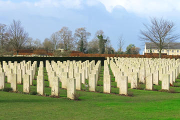 Le Havre Shore Excursion: Private Day Tour of Pegasus Bridge, British Cemetery and Sword Beach
