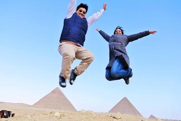 low cost daily guided tour to Giza pyramids Egyptian museum in Cairo or Giza hotels
