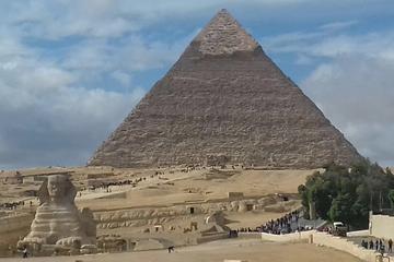 Short layover tour to Giza pyramids and Sphinx