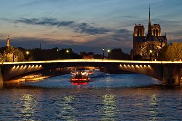 Private Tour: Romantic Seine River Cruise Dinner and Illuminations Tour