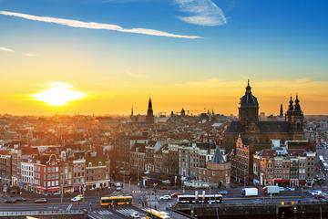 Recorrido a pie con guía que habla español y crucero por el Canal