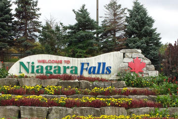 Private Transfer: Niagara Falls Canada to Toronto Downtown