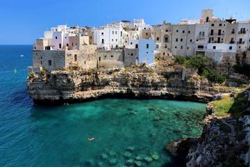 Polignano a Mare walking tour:   Volaaaree hoo hoo