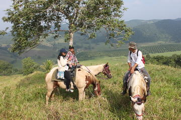 Horseback Riding Tour to the Sink Hole in Santa Familia