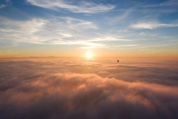Hot Air Balloon Ride and Falcon show in Dubai with Breakfast